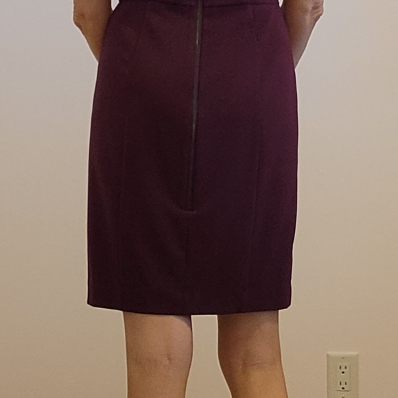 Designer dress, sleeveless, above knee, plum colour, size6 - Picture 4 of 6